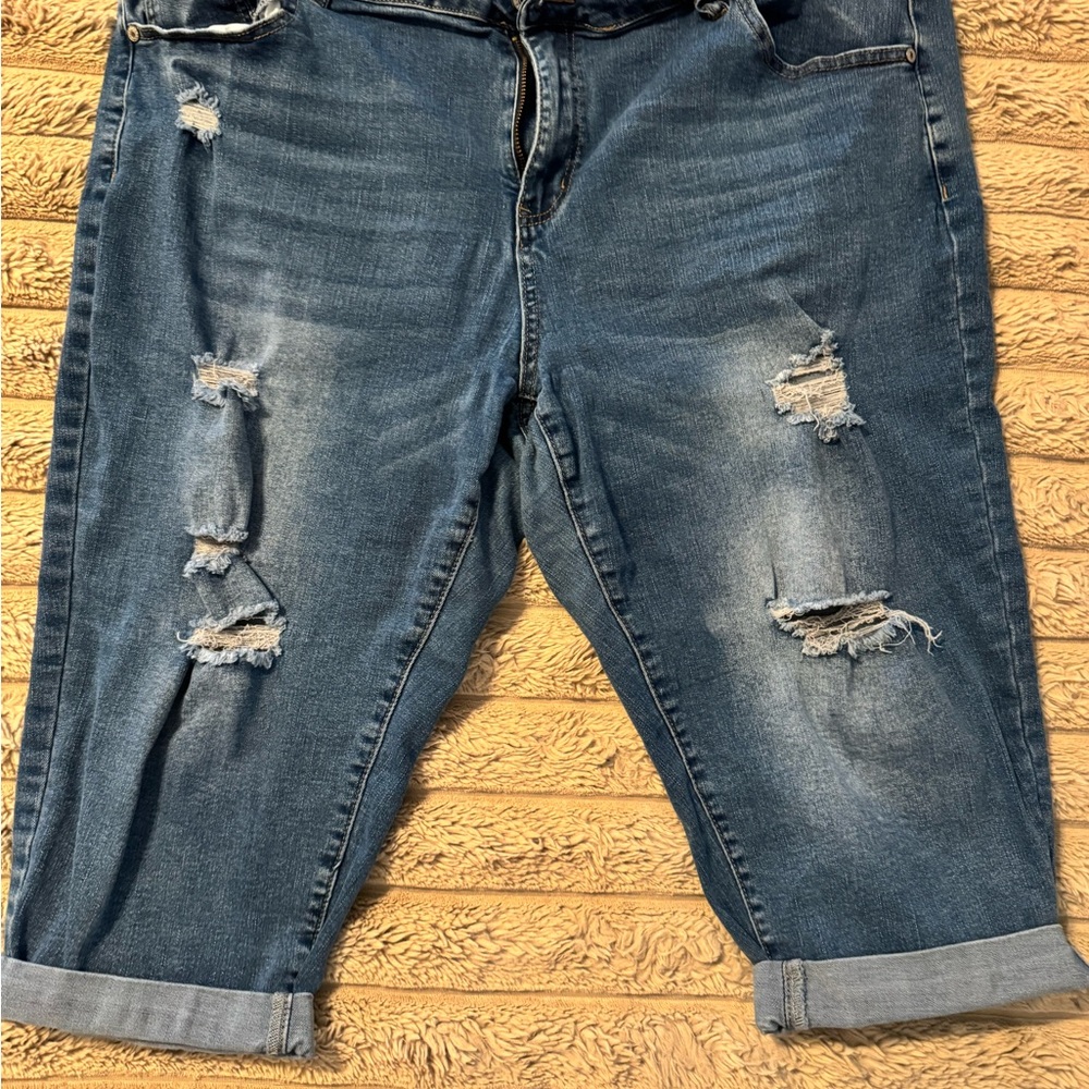 Women’s Distressed Blue Jean Capris
